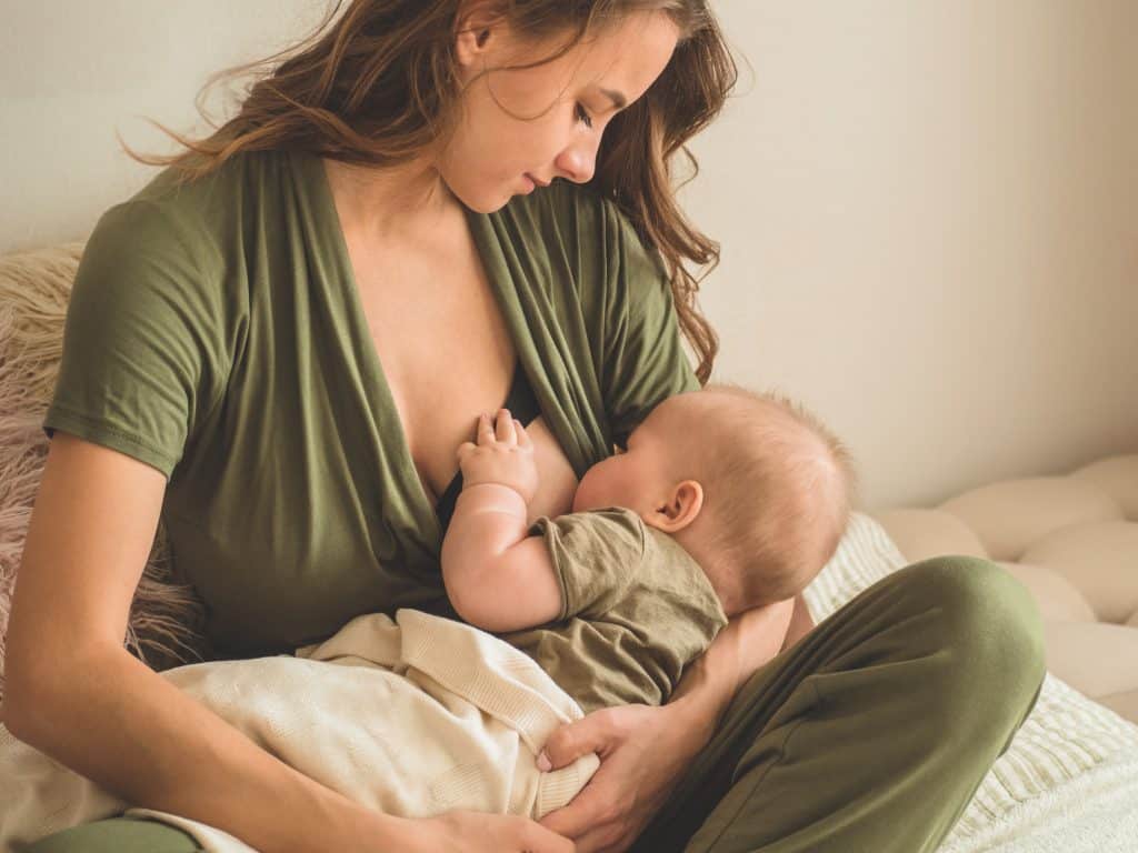 S'habiller quand on allaite : quels vêtements privilégier ?