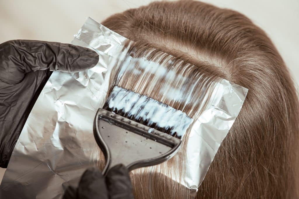 Puis-je utiliser des produits de coloration naturels ?