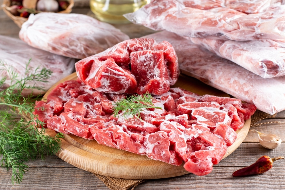 Viande saignante enceinte : sans danger avec de la viande congelée ?
