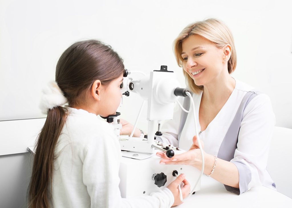 Strabisme enfant : chirurgie réfractive guide complet