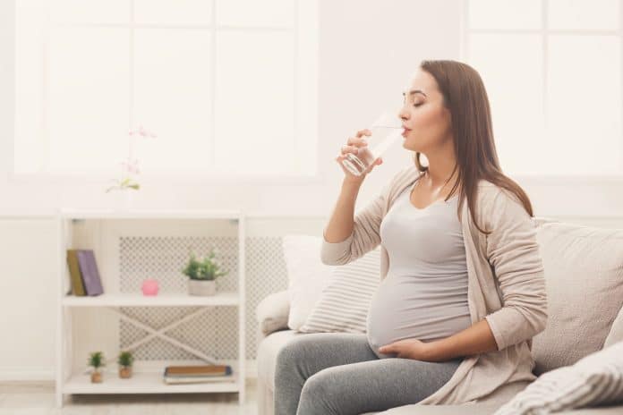 comment boire plus d'eau enceinte