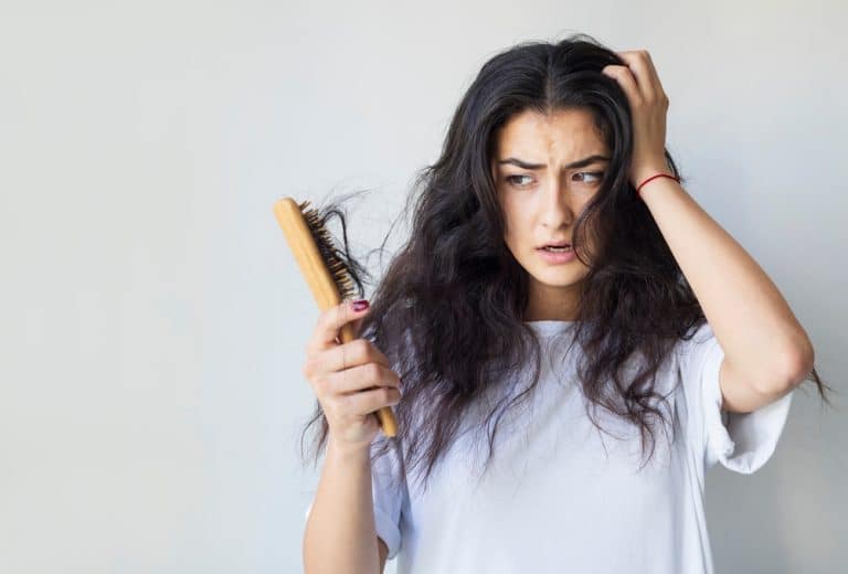 Comment prendre soin de ses cheveux après l'accouchement ? - Chute de cheveux