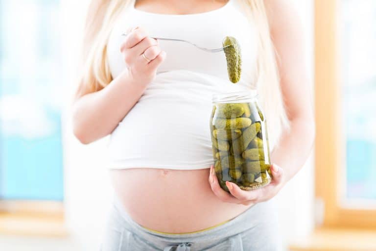 Puis-je manger des cornichons en bocal enceinte ?
