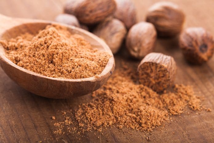 Noix de muscade enceinte : le condiment est-il sans risque ? - Noix de muscade