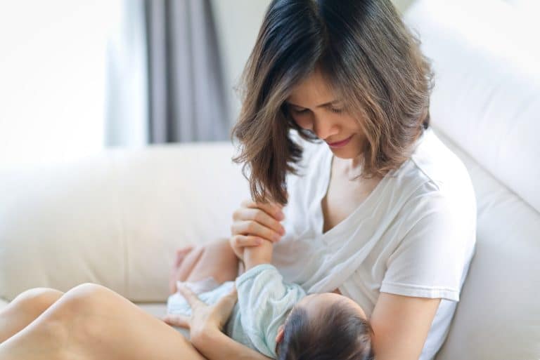 5 idées de choses à faire pendant la tétée de bébé - Nutritif