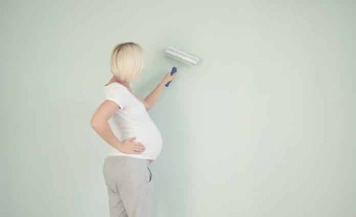 Décorer sa maison enceinte sans prendre de risque - Photographie de stock