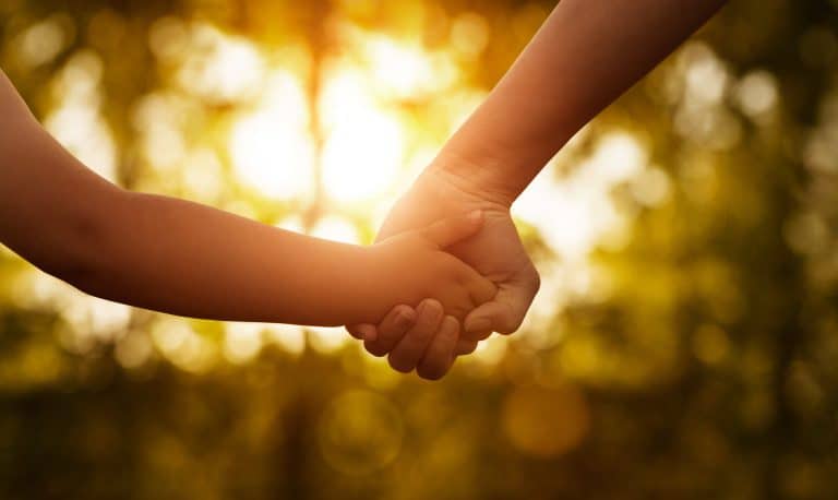 Comment expliquer l'adoption à un enfant ? - Parent