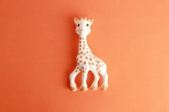 Sophie la girafe : quelle est la polémique autour du jouet ? - Girafe