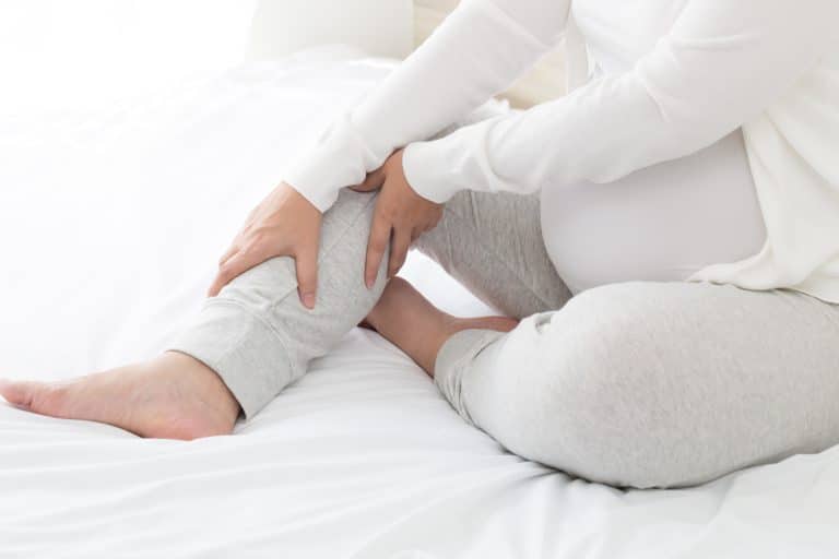 Comment soulager des jambes lourdes durant la grossesse ?