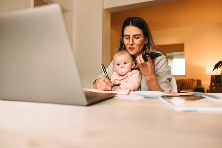 Comment reprendre ses études quand on est jeune maman ?