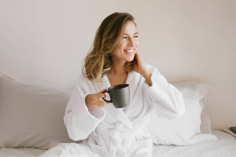 Moment cocooning : quelle tenue détente porter le soir à la maison ?