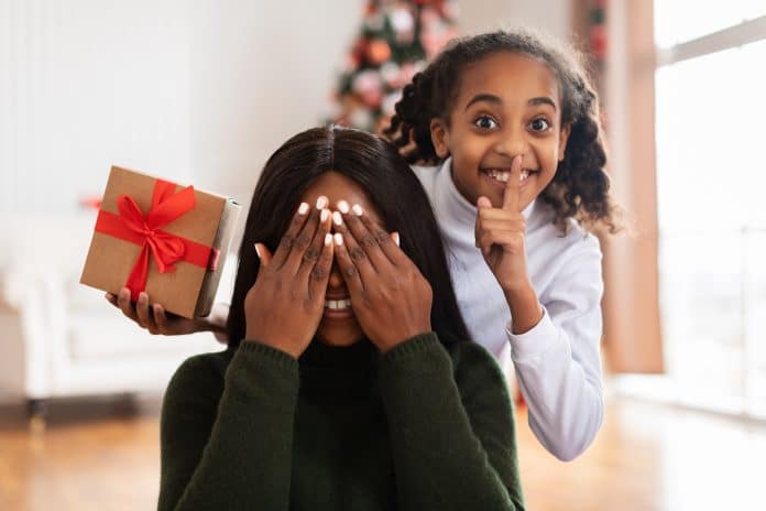 5 idées de cadeaux de fête des mères pour une maman coquette