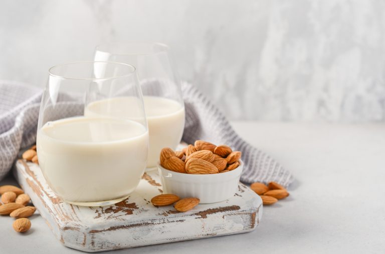 Peut-on consommer du lait d&rsquo;amande enceinte ?