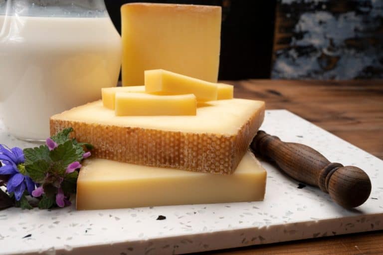 Peut-on manger du fromage à pâte dure enceinte?