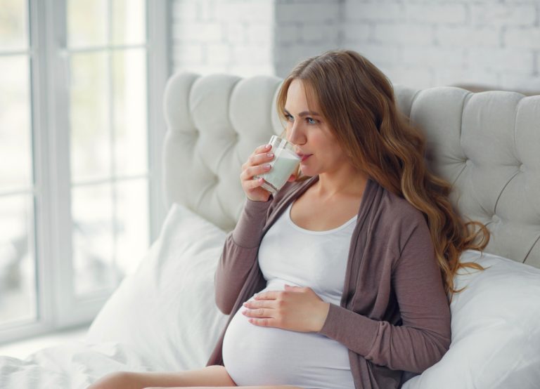Peut-on consommer du lait entier enceinte ?
