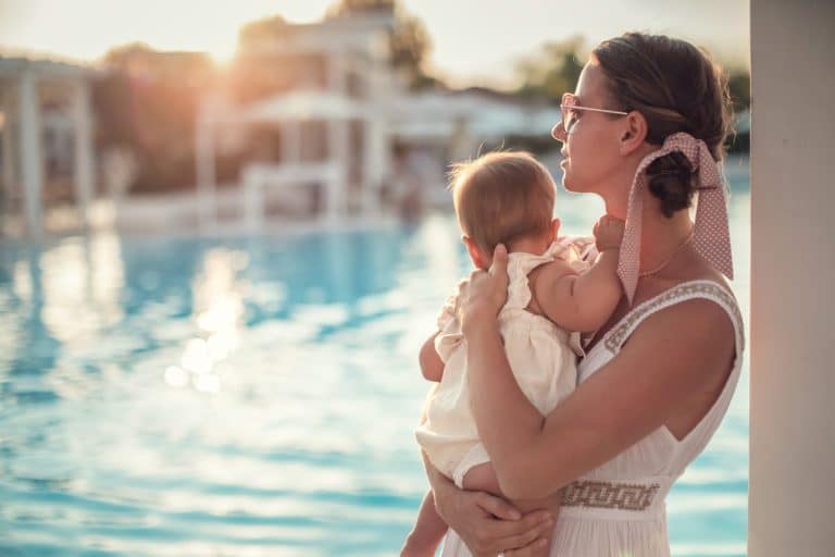 Où faire dormir bébé pendant vos vacances ?