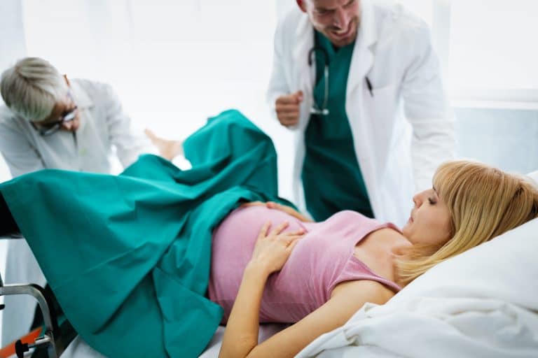 Accoucher dans un hôpital public : avantages – inconvénients