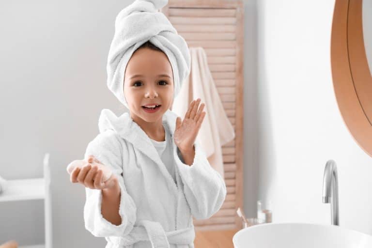 Comment choisir le premier peignoir de son enfant ?