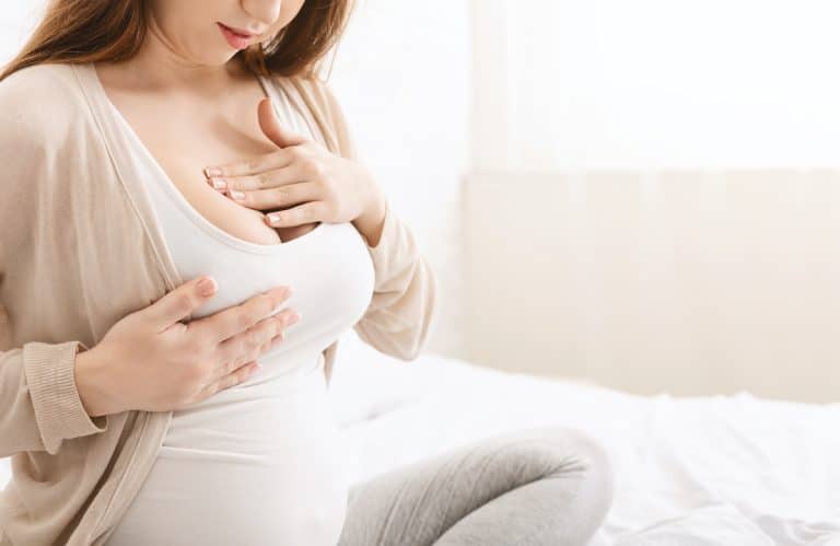 Grossesse : Quand les douleurs aux seins apparaissent-elles ?