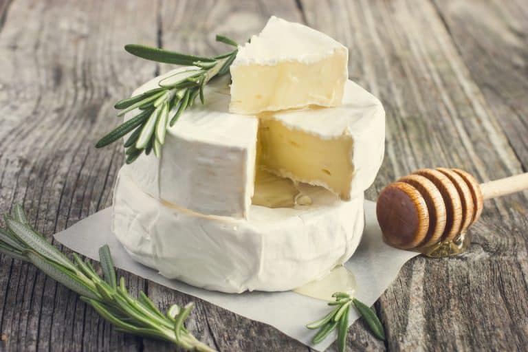 Peut-on manger du fromage au lait cru enceinte ?