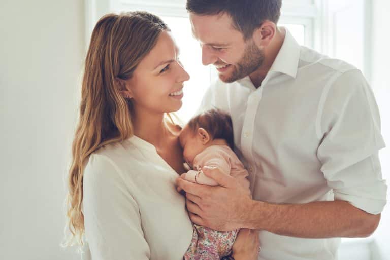 Comment réussir son faire part de naissance chic : les éléments indispensables
